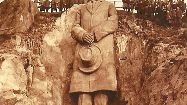 2018/09petrici/2/monument-tgm-rudka-u-kunstatu_denik-630-16x9.jpg